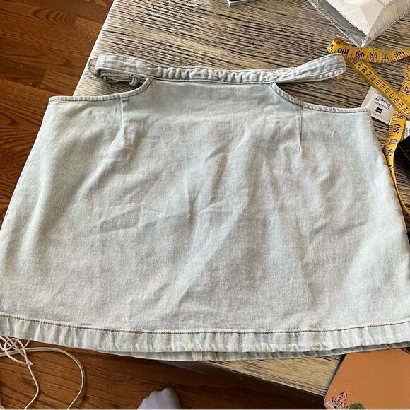 We Wore What Cut Out Light  Denim Mini Skirt sz L NWT - Picture 3 of 5